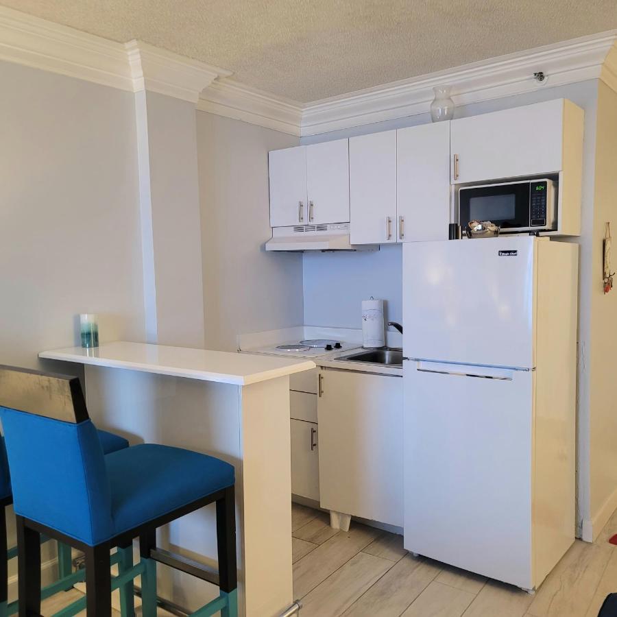 Direct Oceanfront With Balcony Apartment