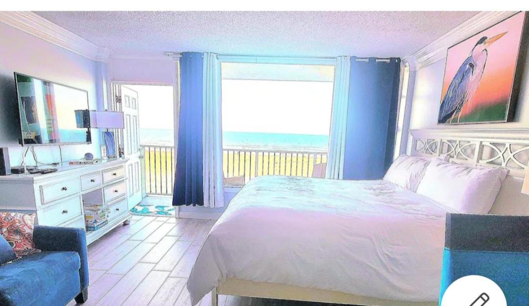 Direct Oceanfront With Balcony