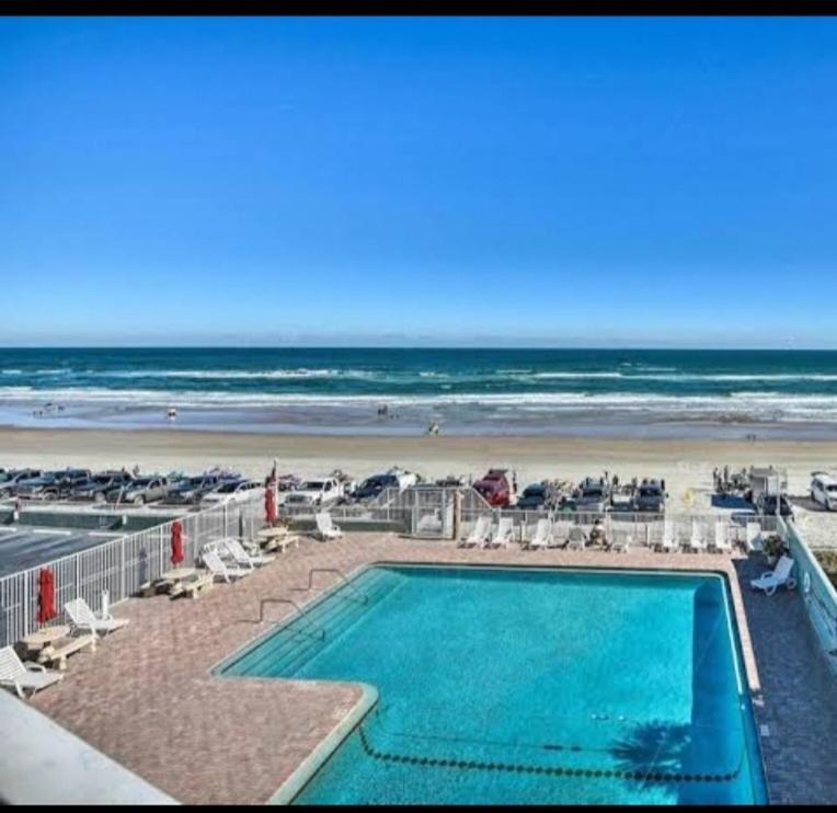 Direct Oceanfront With Balcony *